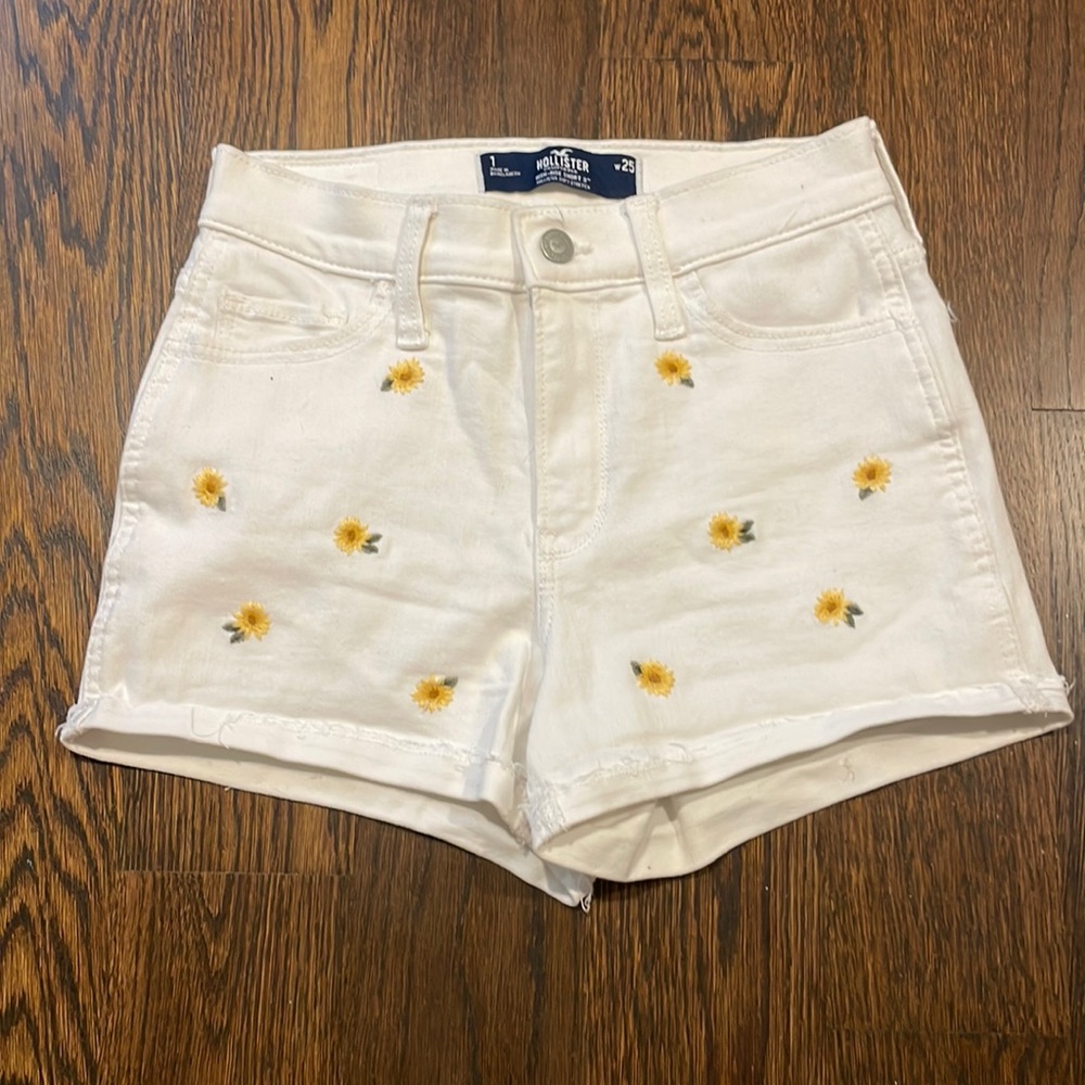 Hollister High Rise Jean Shorts White With Flowers